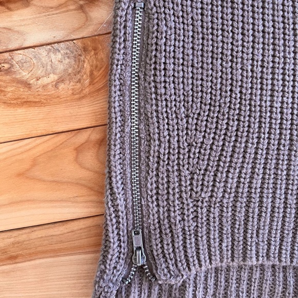 Over sized Knitted Cozy Sweater For Sale! - Picture 8 of 9